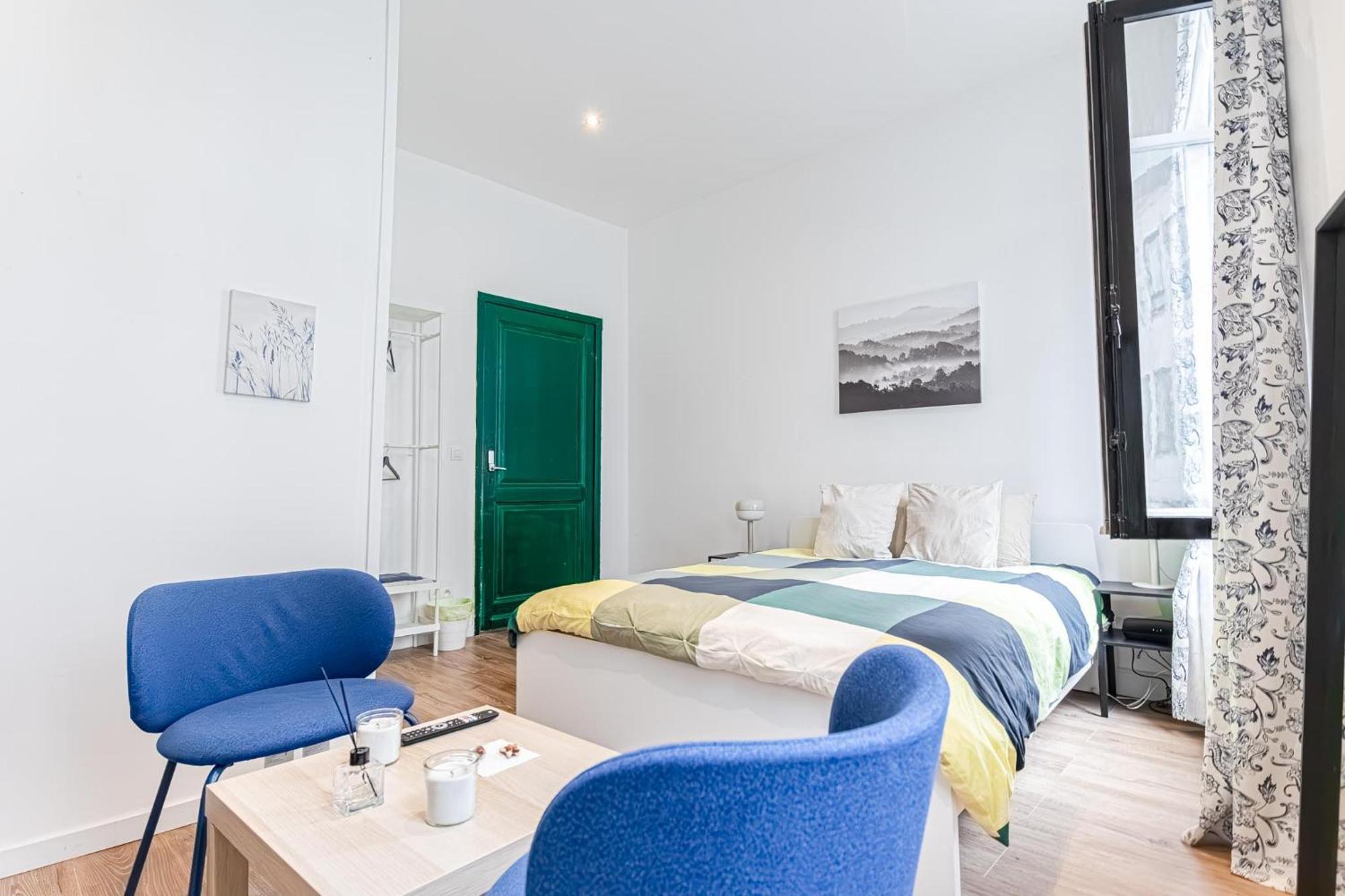 Apartment 3 Stylish At A Great Location In
