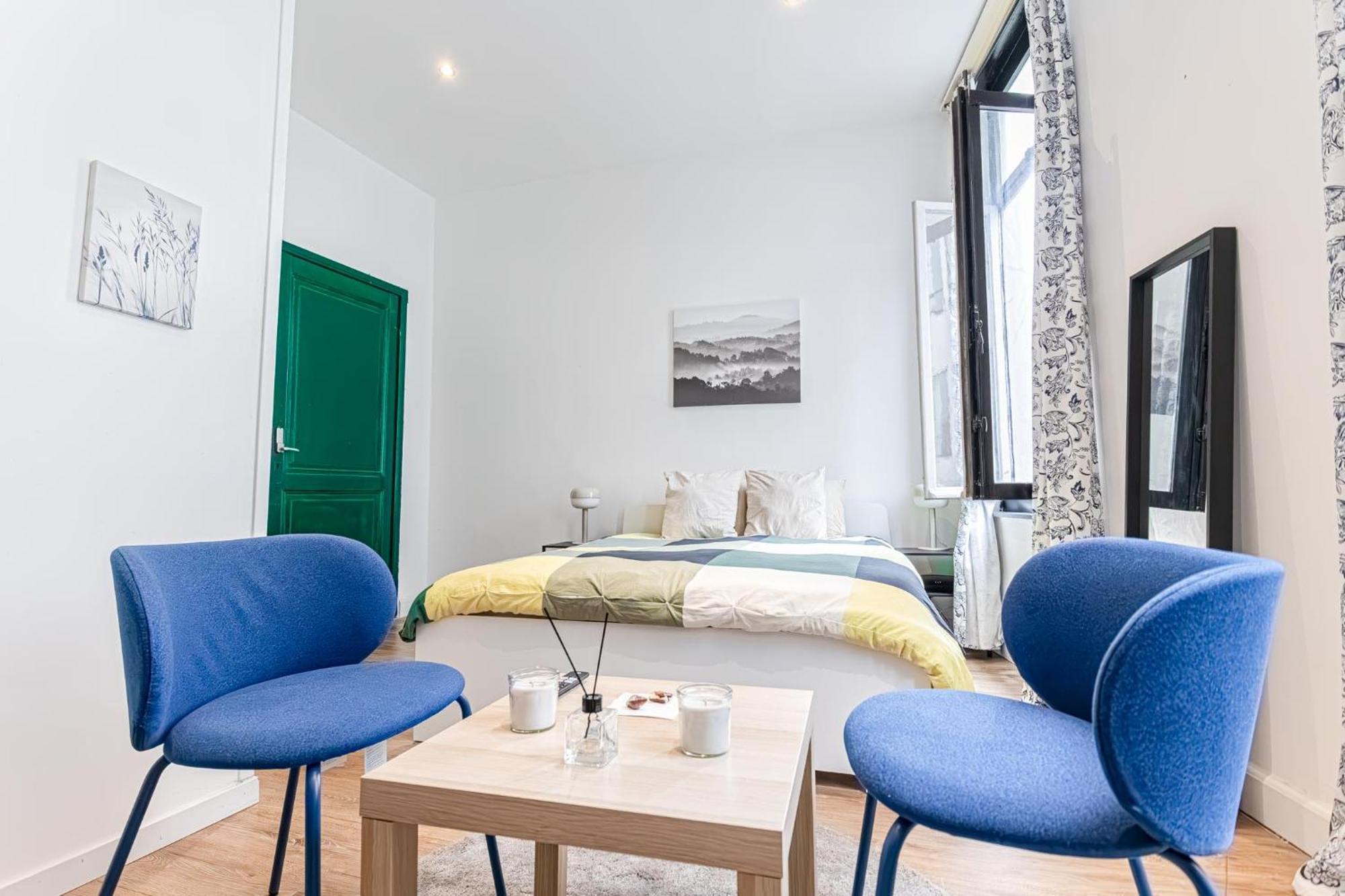 Apartment 3 Stylish At A Great Location In *