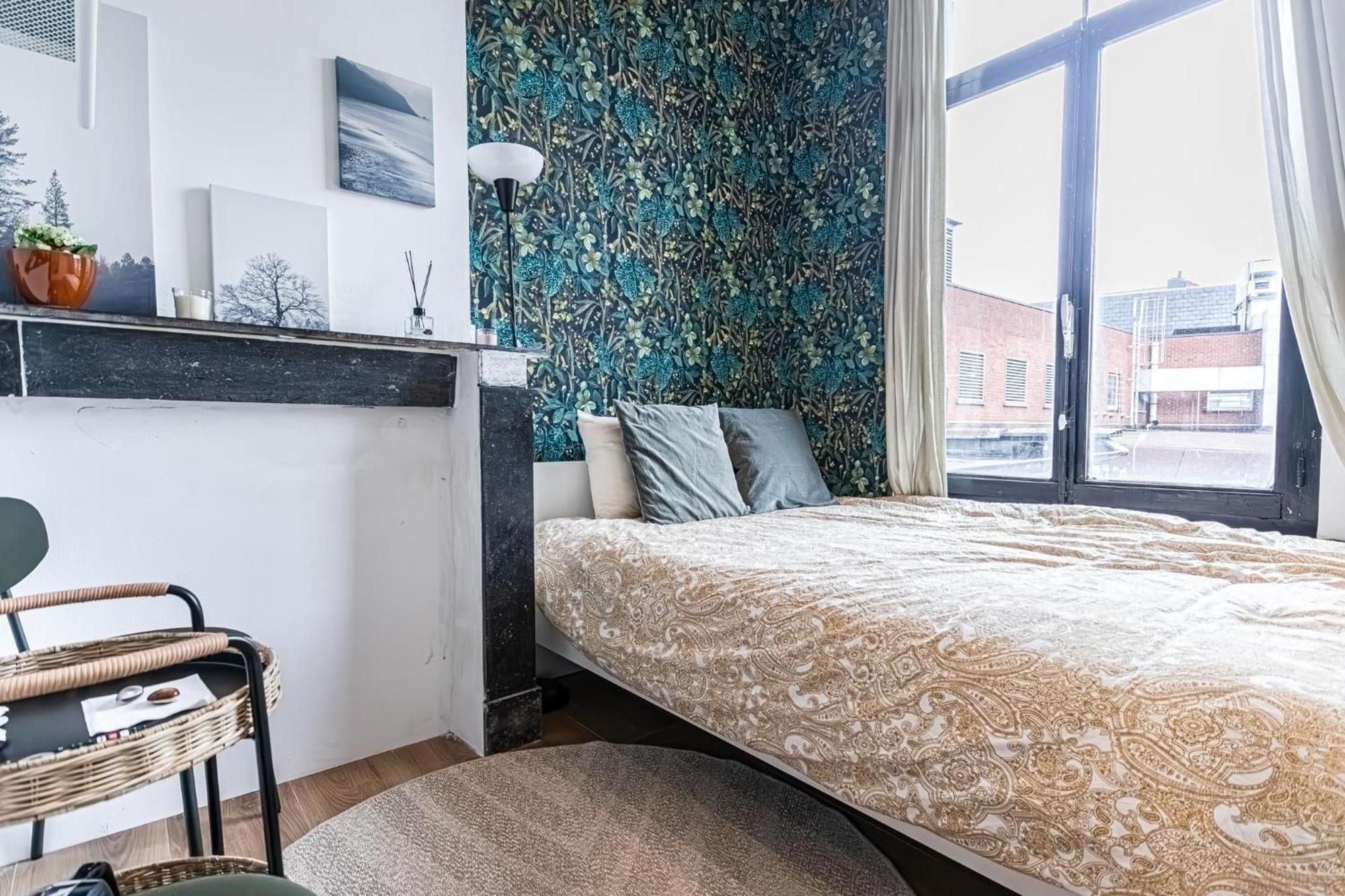 Apartment 3 Stylish At A Great Location In
